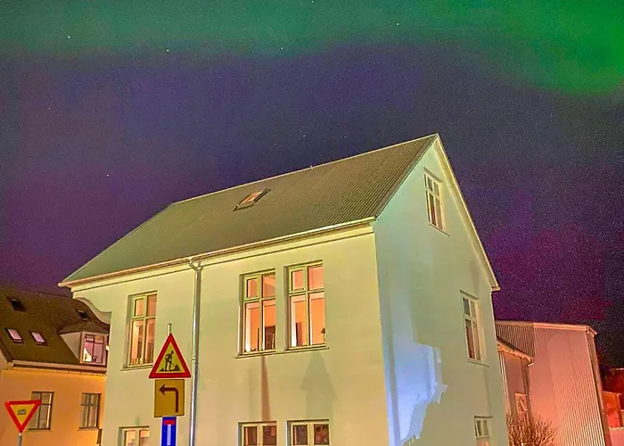Enjoy Reykjavik Yellow Door Apartment